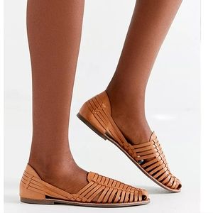Urban Outfitters Woven Huarache Flats Tan Sandals Leather size 8 Boho